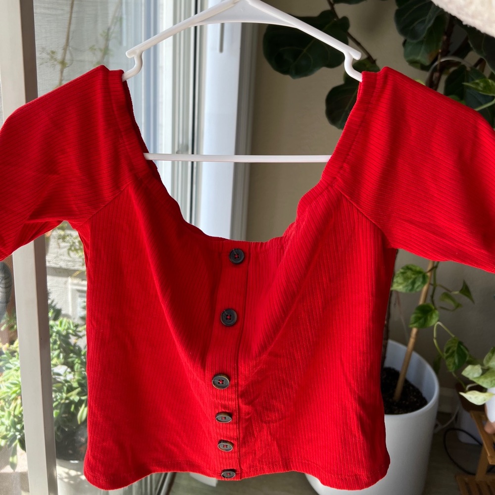 Express x Olivia Culpo - off shoulder crop top